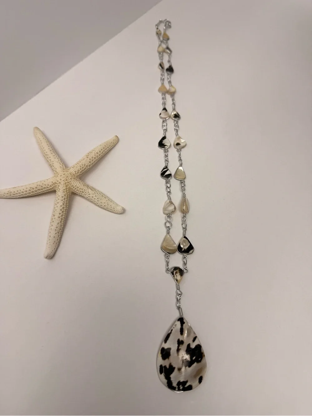 Teardrop Shell Pendant Necklace in Cream and Black - Women Jewelry
